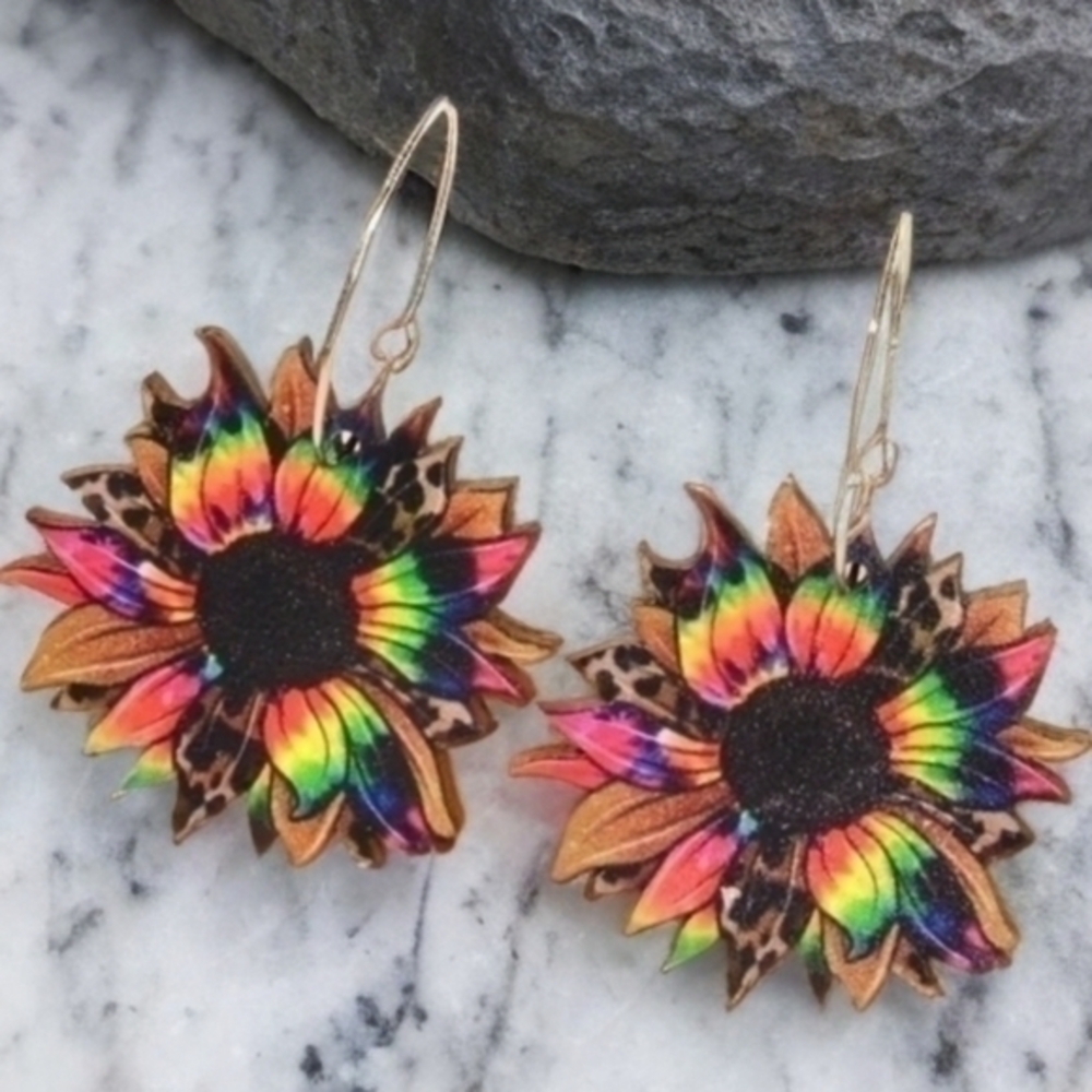 MODCLOTH TROPICAL WOODEN FLORAL DROP EARRINGS 1